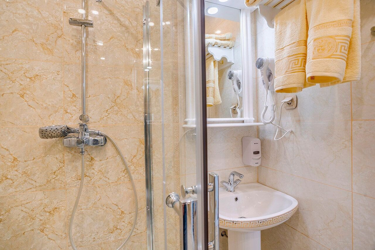 Bathroom 2, Golden Hotel, Southern