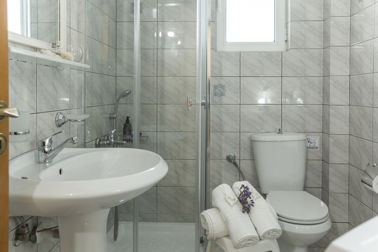 Bathroom, Sea Daffodil Apartments, Crete