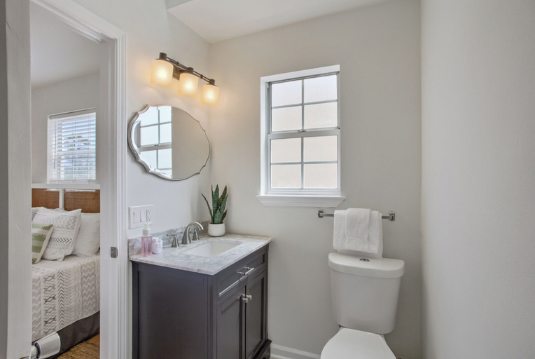 Bathroom 4, Estrella del Mar, Bay