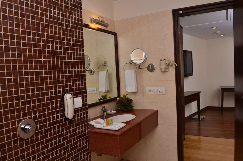 Bathroom 4, Le Lac Sarovar Portico Ranchi, Ranchi