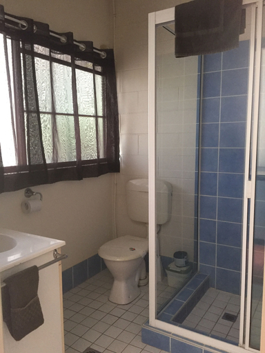 Bathroom 4, Birch Motel Bowen, Bowen