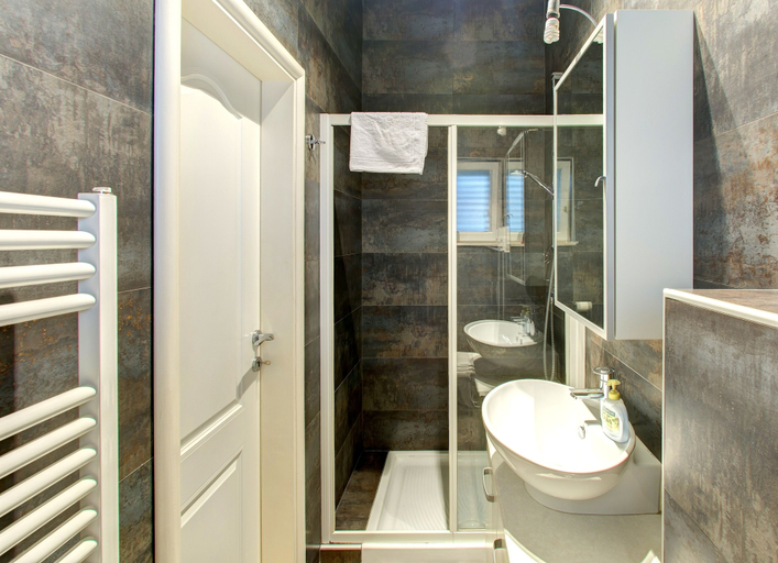 Bathroom 3, Villa Katarina 2nd Floor Apartments, Dubrovnik