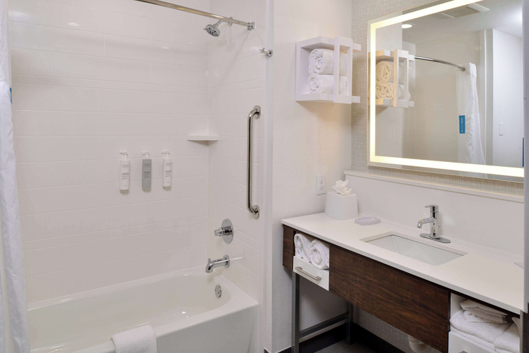 Bathroom 4, Hampton Inn Laplace, Saint John the Baptist