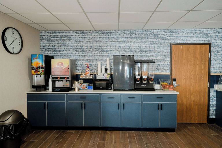 Food & Drinks 5, AmericInn by Wyndham Tomahawk, Lincoln