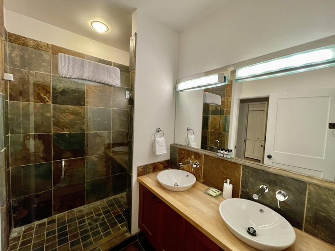 Bathroom 4, Big Beach Villa, Alberni-Clayoquot