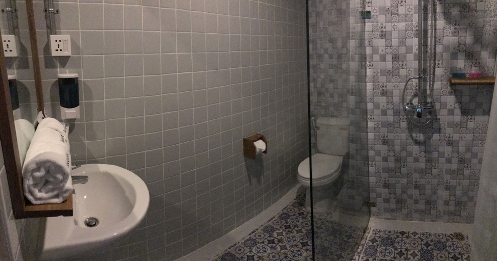 Bathroom 3, BaobaBed Hostel Nyaung Shwe, Taunggye