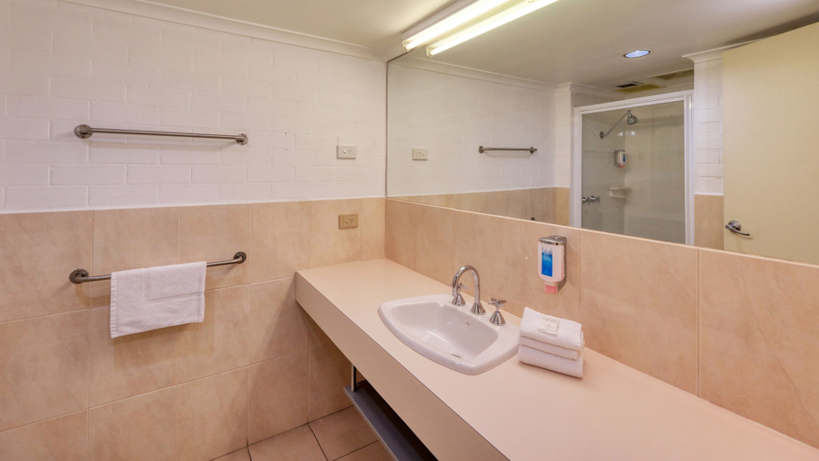 Bathroom 4, City Reach Motel, Wangaratta - Central