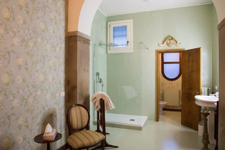 Bathroom 5, Palazzo Mantua Benavides Suites and Apartments, Padua