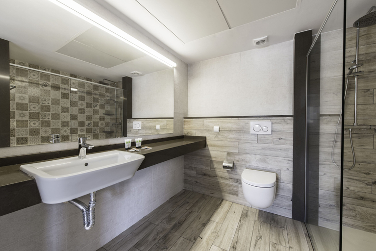 Bathroom 5, Oasis Sa Tanca Apartments by Typic Hotels, Baleares