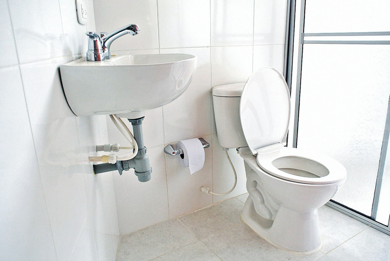 Bathroom 4, Hotel Kasama, Isnos