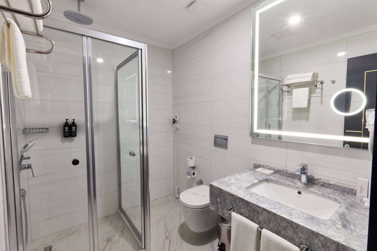 Bathroom 5, Ramada by Wyndham Istanbul Umraniye, Ümraniye
