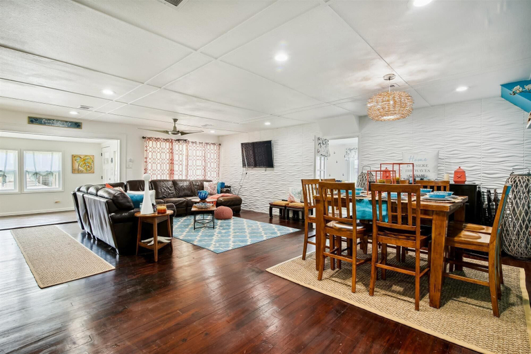 Food & Drinks, Coral Cottage, Brazoria