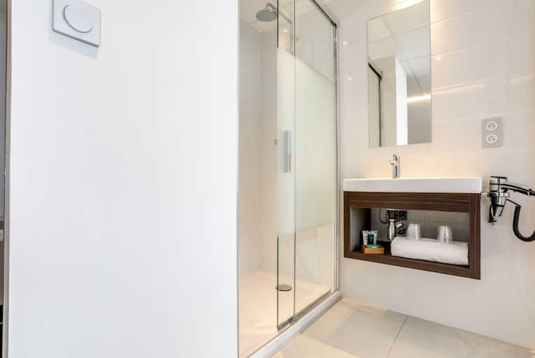 Bathroom 4, Le Nautica Hotel, Côtes-d'Armor