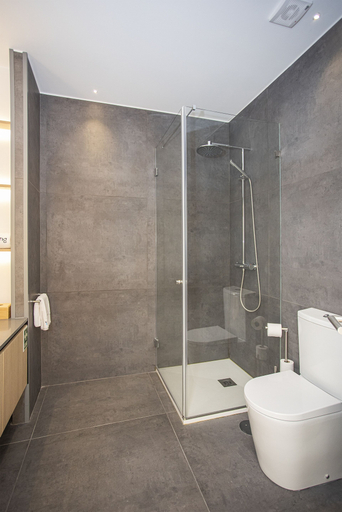 Bathroom 2, Liiiving-Mouzinho Residence Apartment 3F, Porto