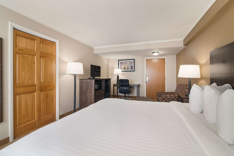 Bedroom 3, Best Western University Inn, Saint Lawrence