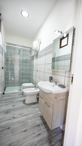 Bathroom 4, Palazzo d'Aquino, Napoli