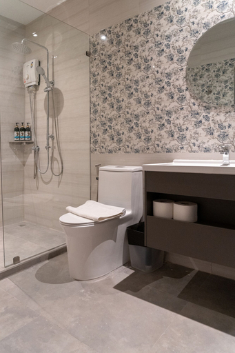 Bathroom 3, Baansuansao, Bang Rak