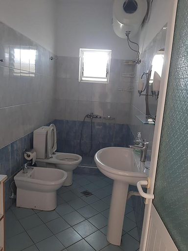 Bathroom 3, Villa Shehu, Sarandës