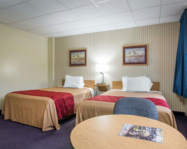 Bedroom 3, Econo Lodge Manchester, Hillsborough