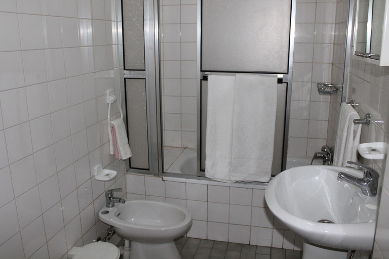 Bathroom 4, Residencial Vale Formoso, Porto
