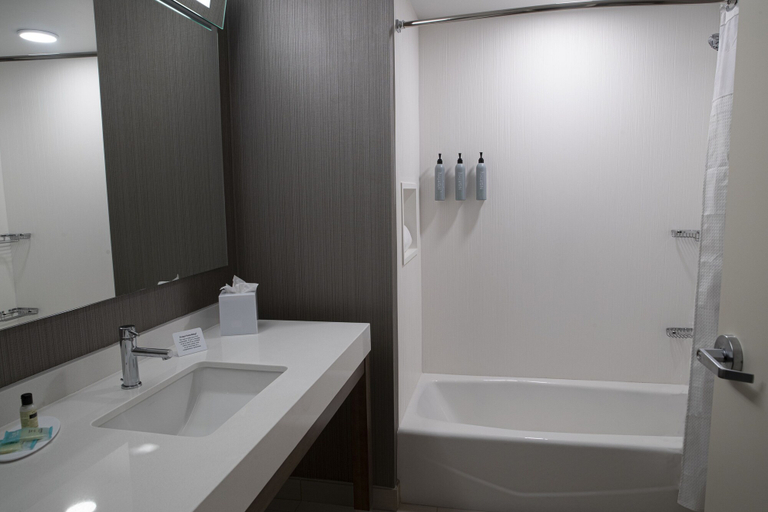 Bathroom 5, Courtyard By Marriott Nanaimo, Nanaimo