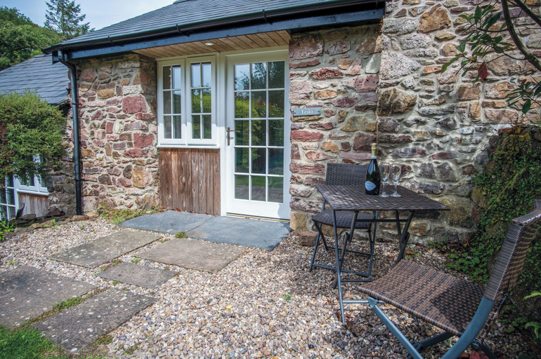 Exterior & Views 2, Teilo - 1 Bedroom - St Ishmael's, Pembrokeshire