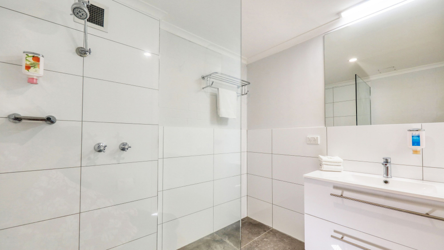 Bathroom 4, City Reach Motel, Wangaratta - Central