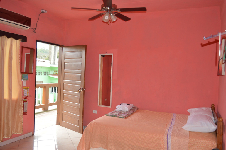 Bedroom 5, LA's Guest House