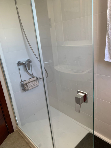 Bathroom 4, Waterfront Playamar Apartments, Málaga