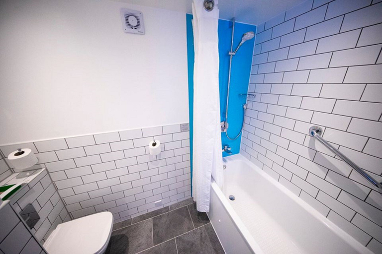 Bathroom 3, Holiday Inn KENILWORTH - WARWICK by IHG, Warwickshire