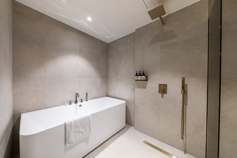 Bathroom 4, TheOne Hotel, Sacheon