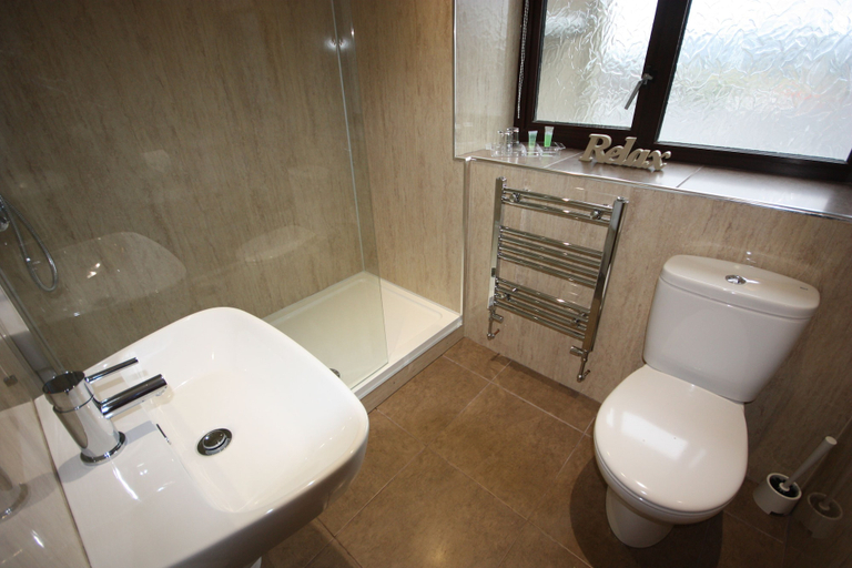 Bathroom 4, The Strathmore, Pembrokeshire