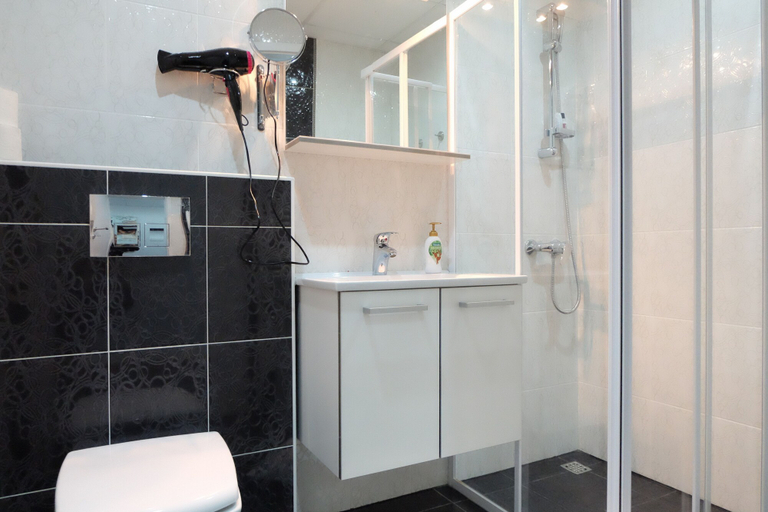 Bathroom 3, Artorius Luwiana Suites, Ljubljana