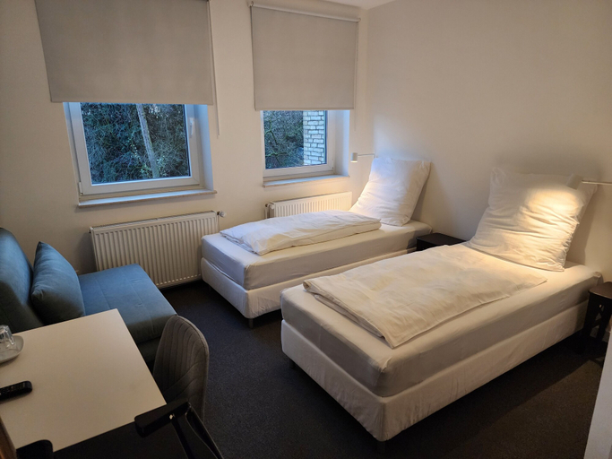 Bedroom 4, Davin City Apartments, Hamburg