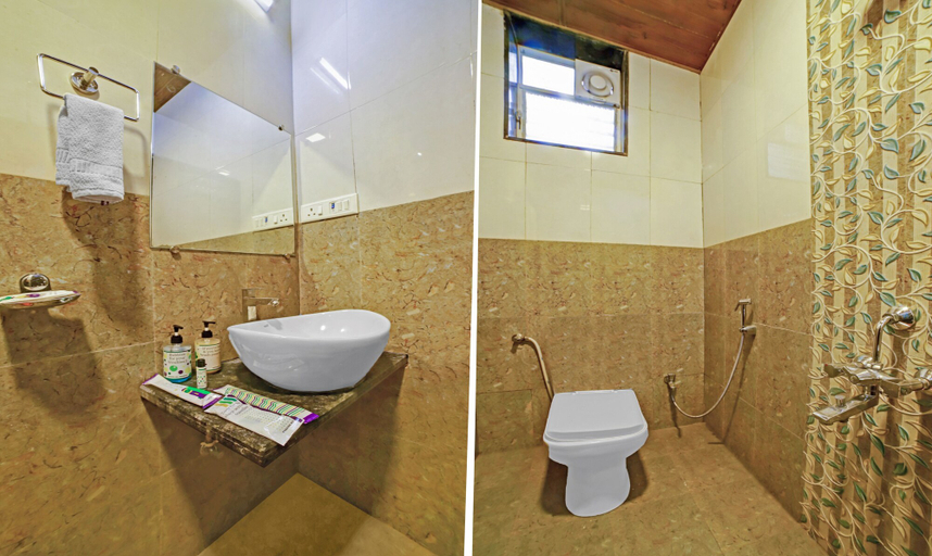 Bathroom, Treebo Balaji Excellency, Satara