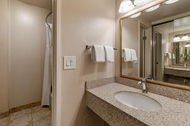 Bathroom 4, Best Western Plus Royal Oak Hotel, San Luis Obispo