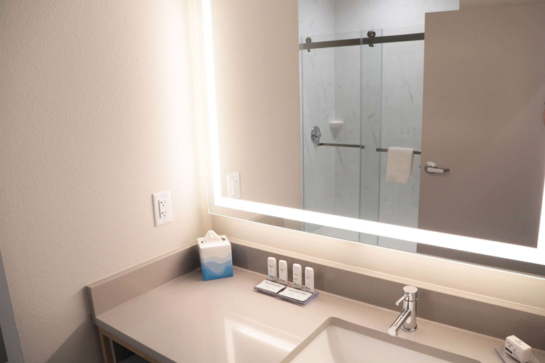 Bathroom 5, The Elm, a Ramada by Wyndham, Denton