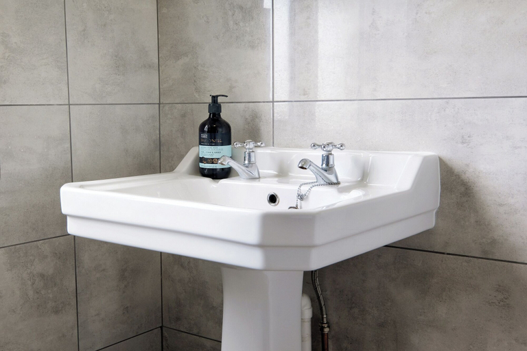 Bathroom 3, Primrose Farm Cottage - 3 Bed - Rhossili, Swansea