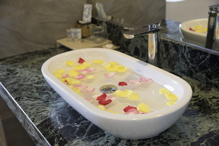 Bathroom 5, Apus Hotel, Nha Trang