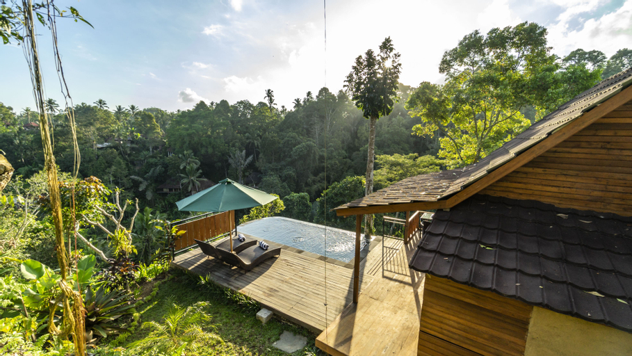 Exterior & Views 8