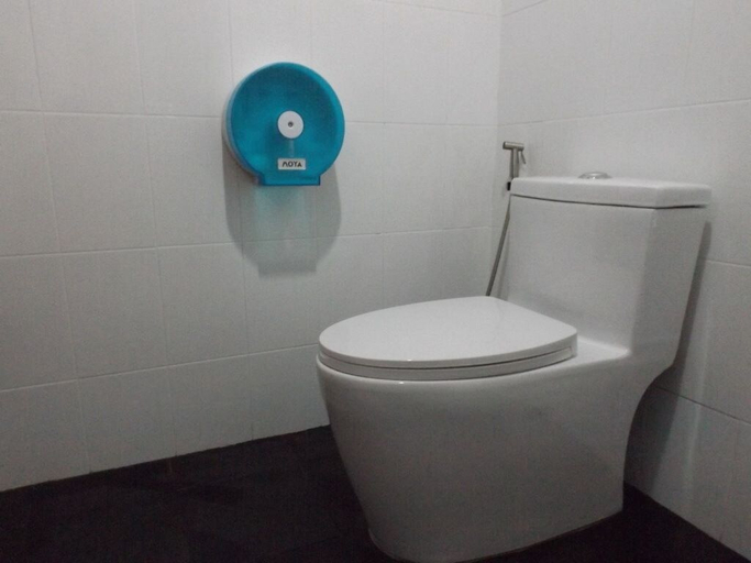 Bathroom 4, Lanta Long Beach Hostel, Ko Lanta