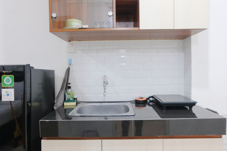 Dining Room 5, Modern Classic Studio at Apartment Parahyangan Residence By Travelio, Bandung