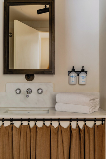 Bathroom 5, Isabella's Llafranc, Girona