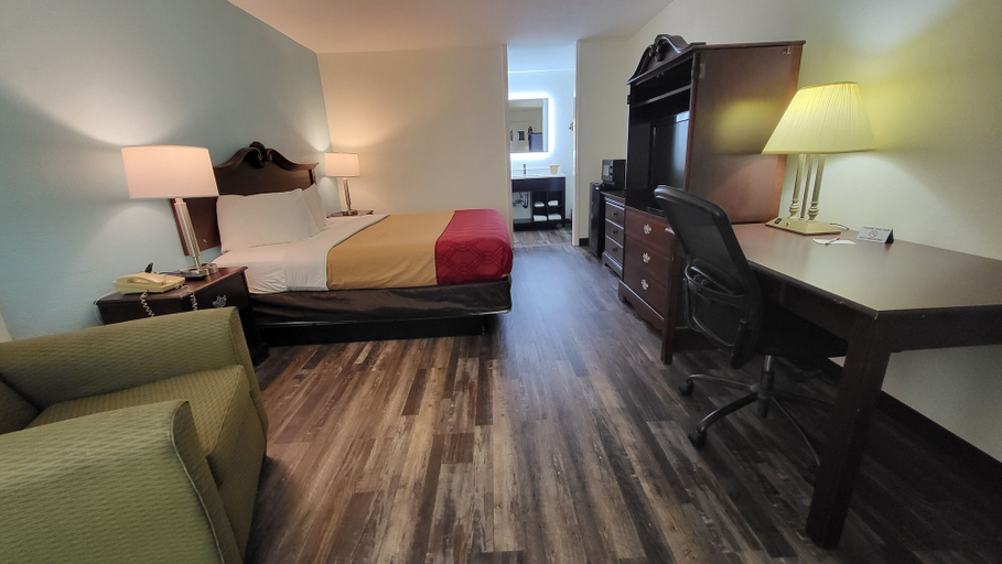 Bedroom 5, Greeneville Inn and Suites, Greene