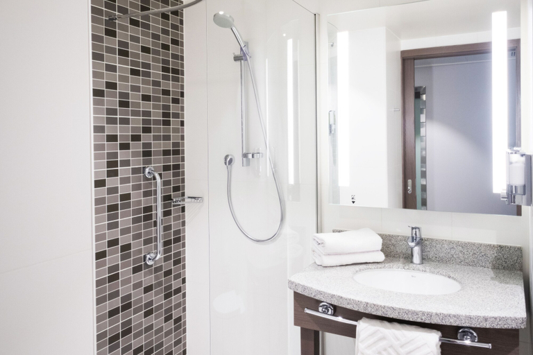 Bathroom 5, Hampton by Hilton Aberdeen Airport, Aberdeen