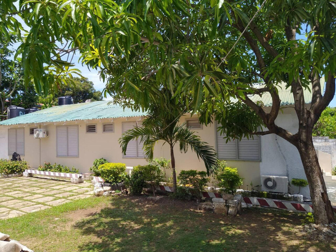 Exterior & Views 2, Tropical Haven in Discovery Bay - 6 Bedroom Villa