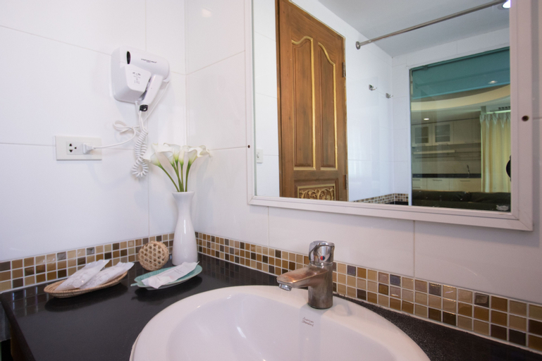 Bathroom 7