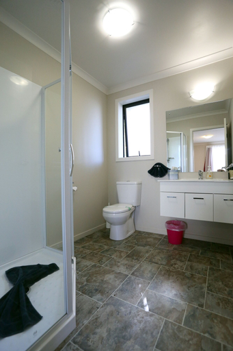 Bathroom 3, Matariki Motor Lodge, Waipa