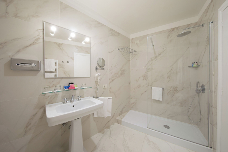 Bathroom 4, Hotel Quirinale, Roma