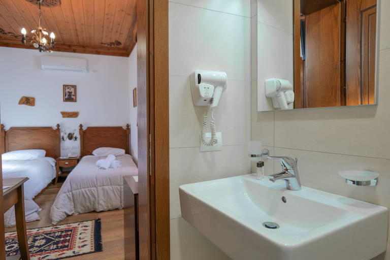 Bathroom 3, Hotel Bineri, Gjirokastrës